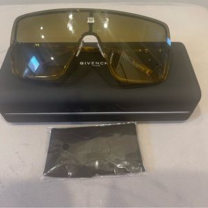 Givenchy Sunglasses GV 7167/s